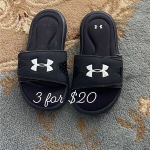 Under Armour padded slides w/Velcro strap kids 13. 3itemsfor$20